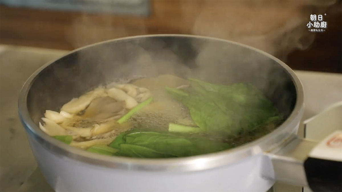 一鍋料理、快速上桌、少油清爽、清澈湯頭、家常好上手、50+安心餐桌、營養均衡、IH適用、不沾好清潔、手工重力鑄造、蓄熱快、家庭共享